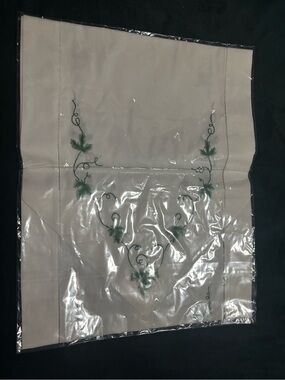 NWOT Embroidered 11.5“ X 56” White Linen Table Runner with Green Vine Motif